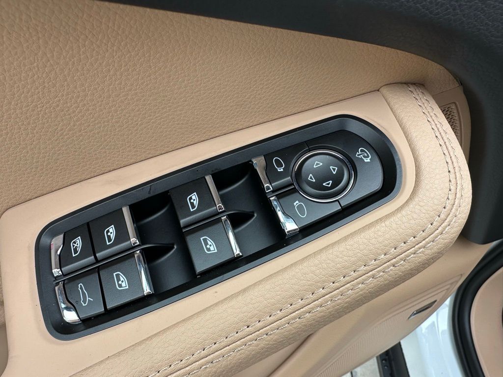 Thumbnail: 2026 Porsche Macan - 20