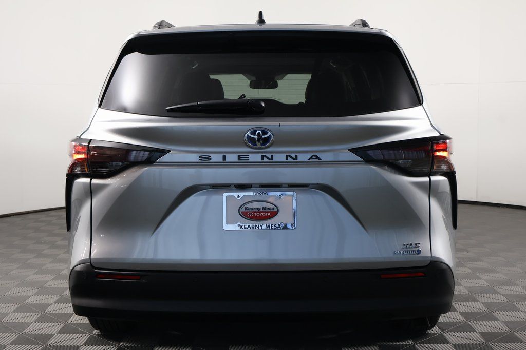 2024 Toyota Sienna XLE 5