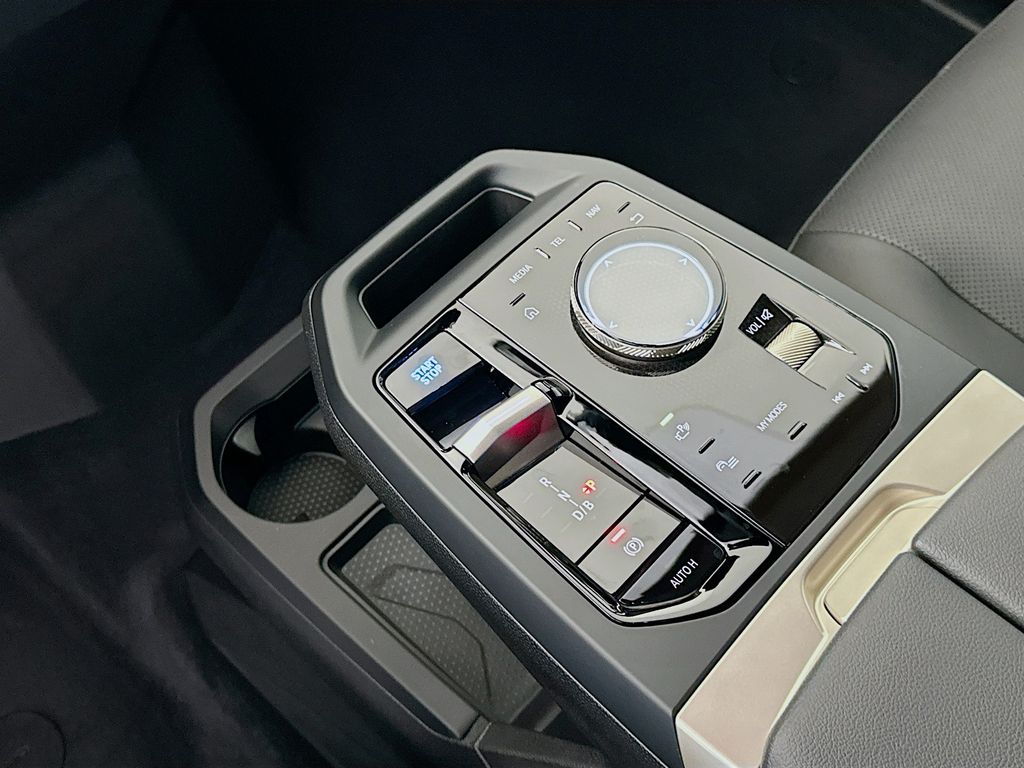 Thumbnail: 2024 BMW iX - 17