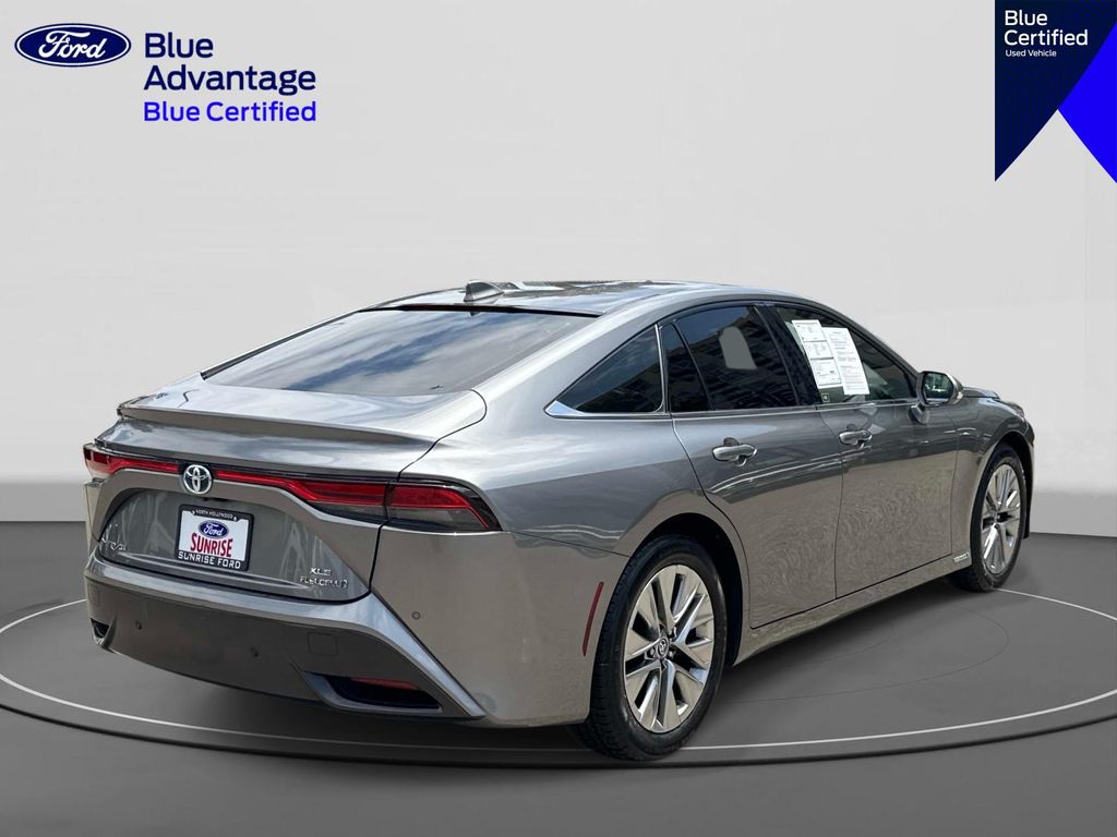View vehicle photo 5