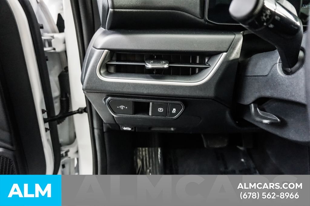 Used 2025 White Kia LXS image 31
