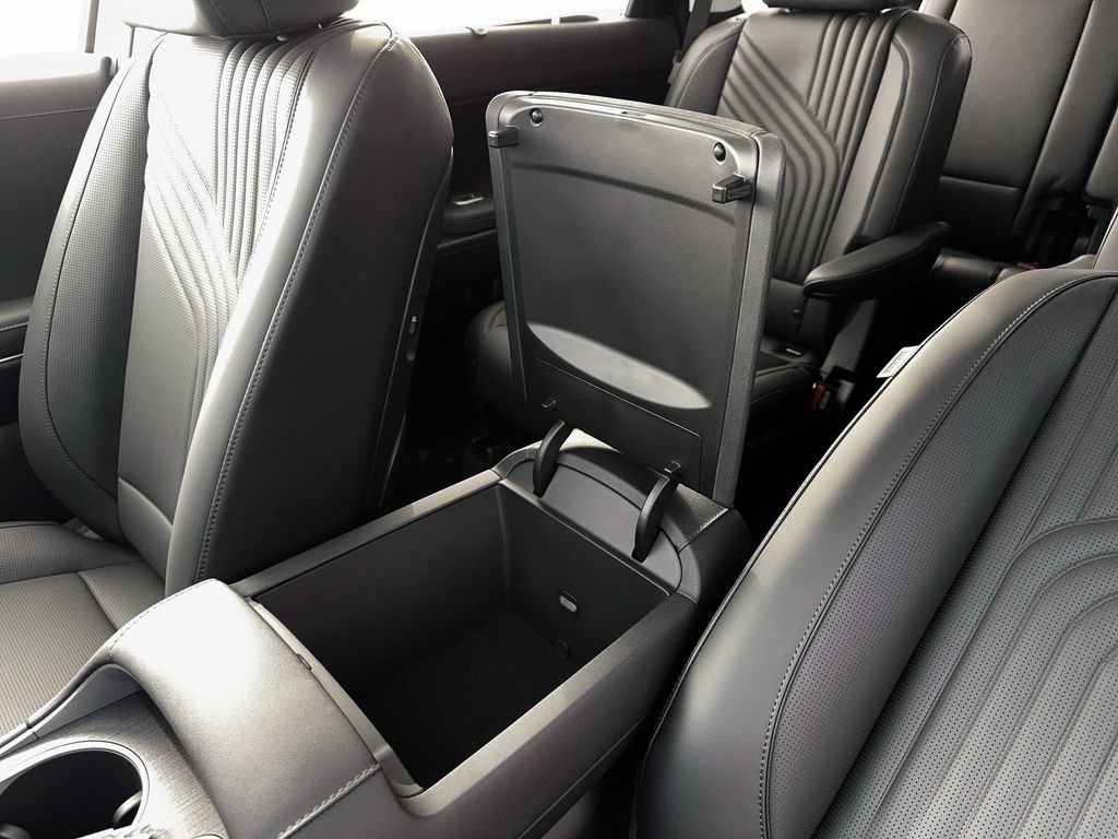 New 2026 White Hyundai SEL Premium image 18