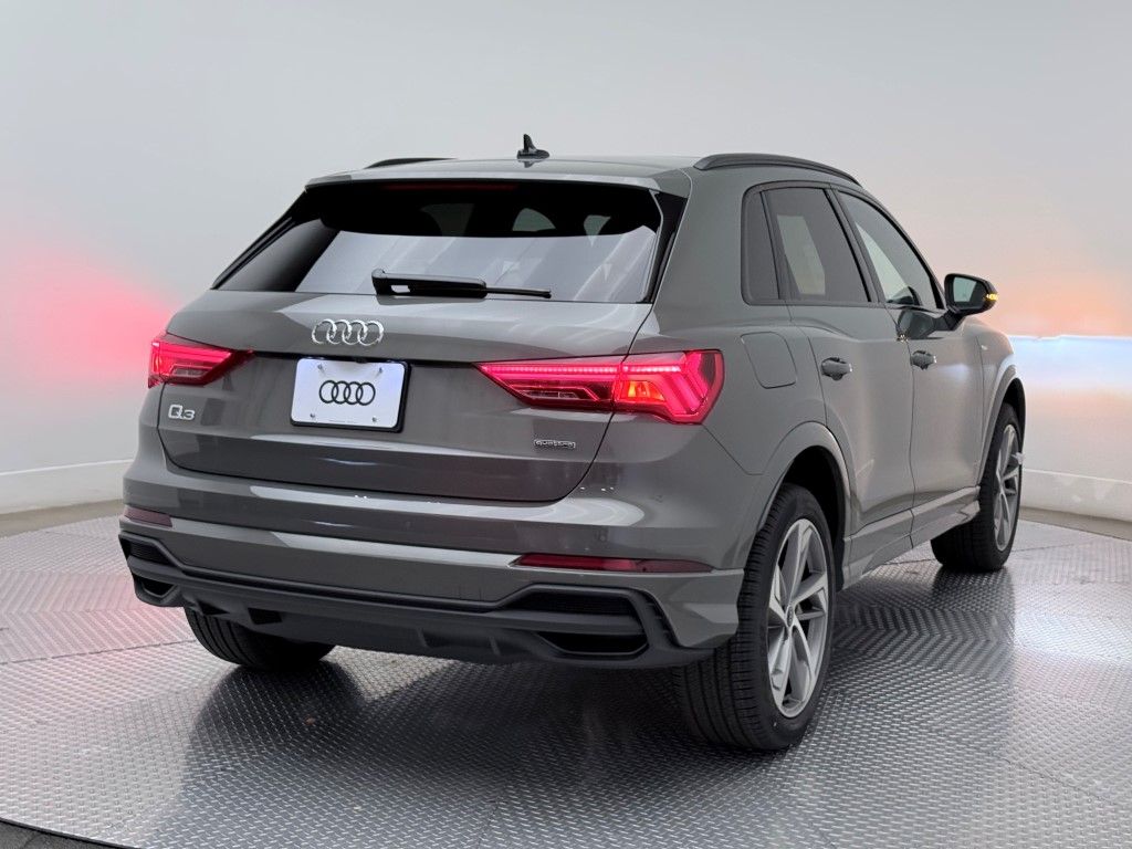 Thumbnail: 2025 Audi Q3 - 12