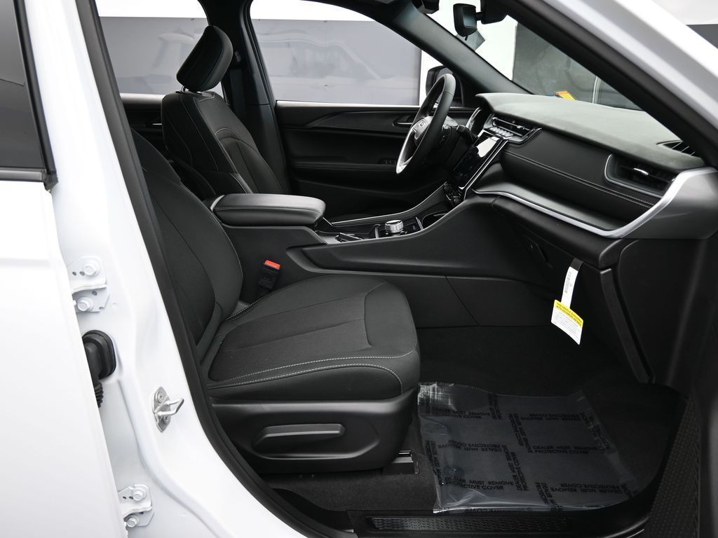 Used 2024 Bright White Clearcoat Jeep Laredo image 39