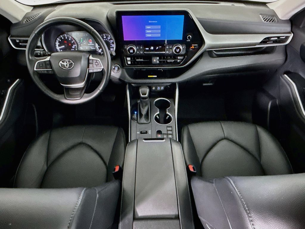 Thumbnail: 2023 Toyota Highlander - 13
