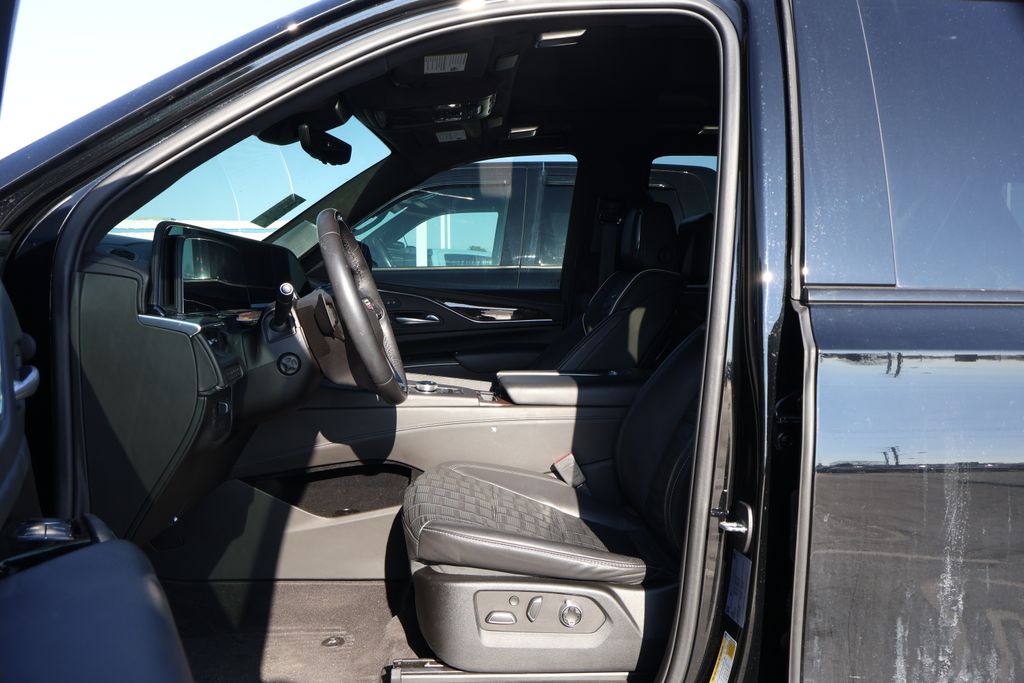 Thumbnail: 2023 Cadillac Escalade - 14