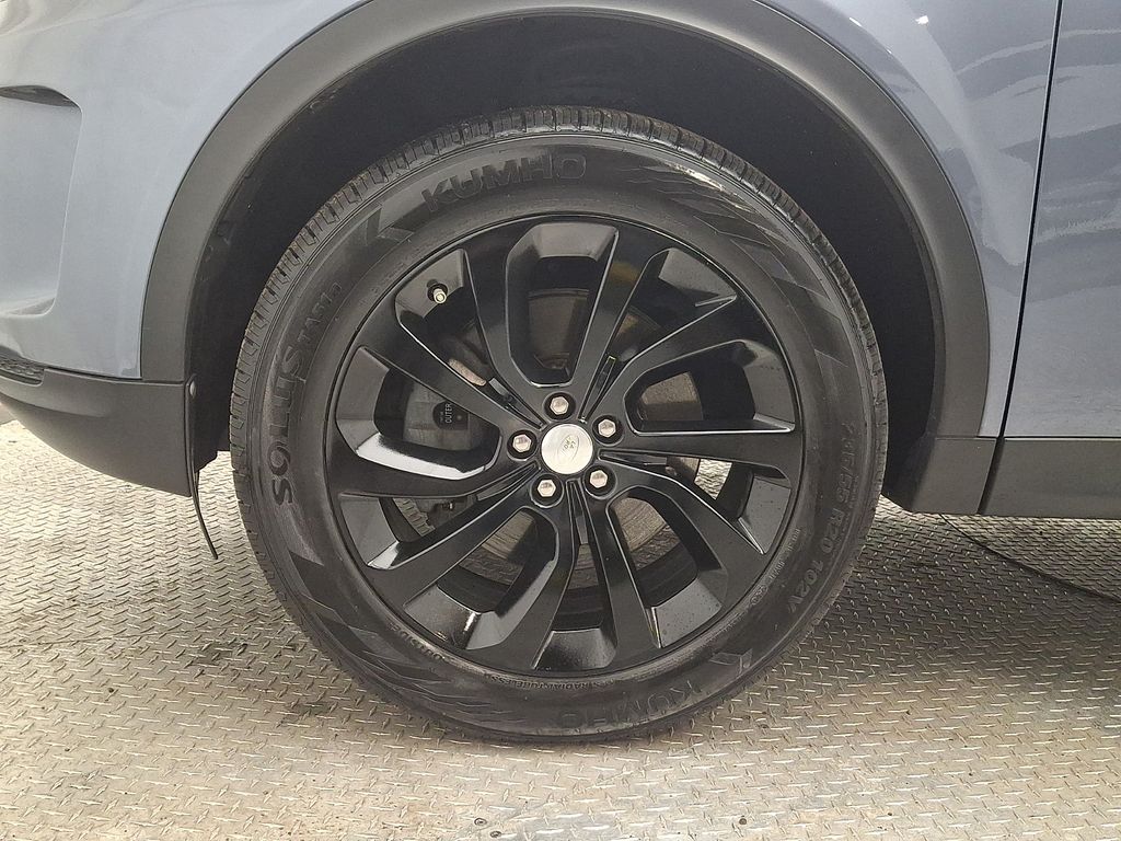 Thumbnail: 2020 Land Rover Discovery Sport - 8