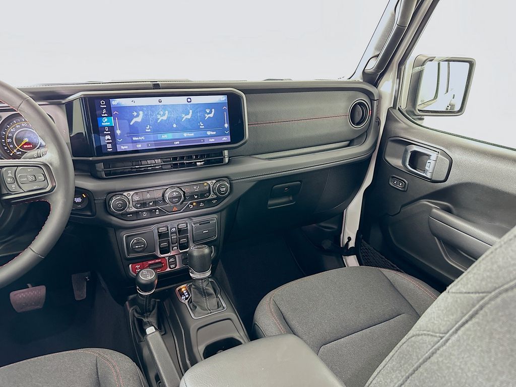 Thumbnail: 2024 Jeep Gladiator - 23