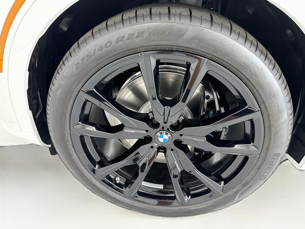 Thumbnail: 2027 BMW X7 - 30