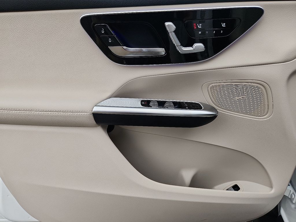 Thumbnail: 2026 Mercedes-Benz GLC - 8