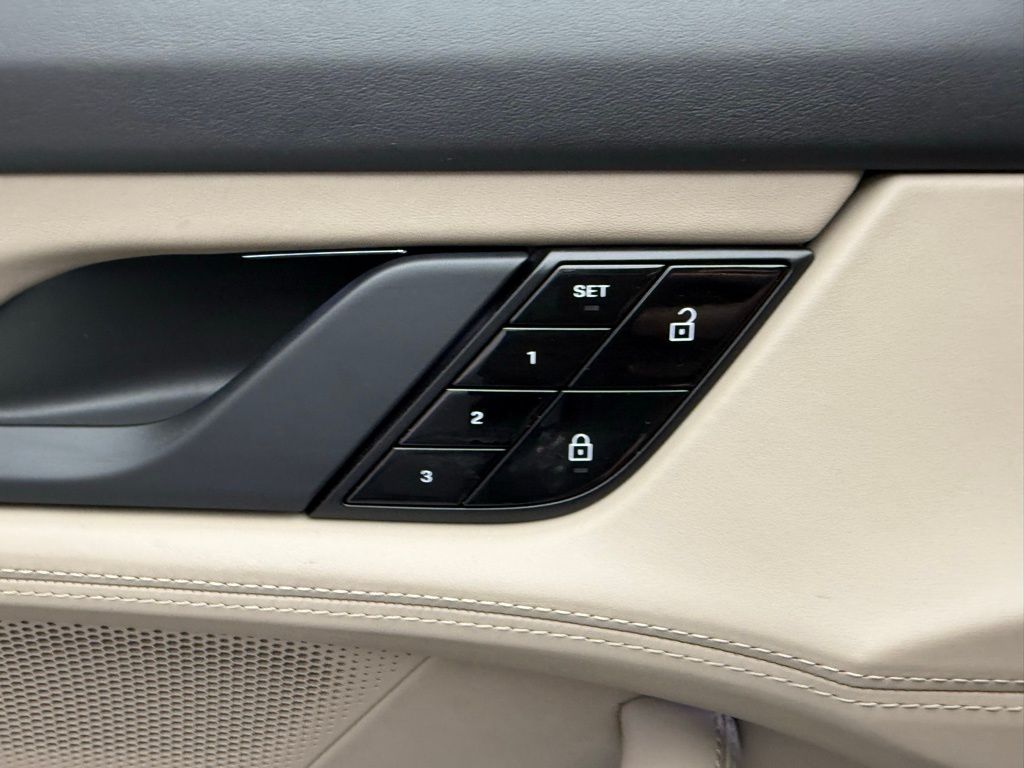 Thumbnail: 2021 Porsche Taycan - 21