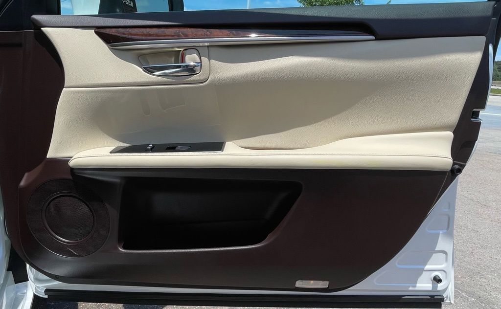 2018 Lexus ES 350 White at Emmons Autoplex