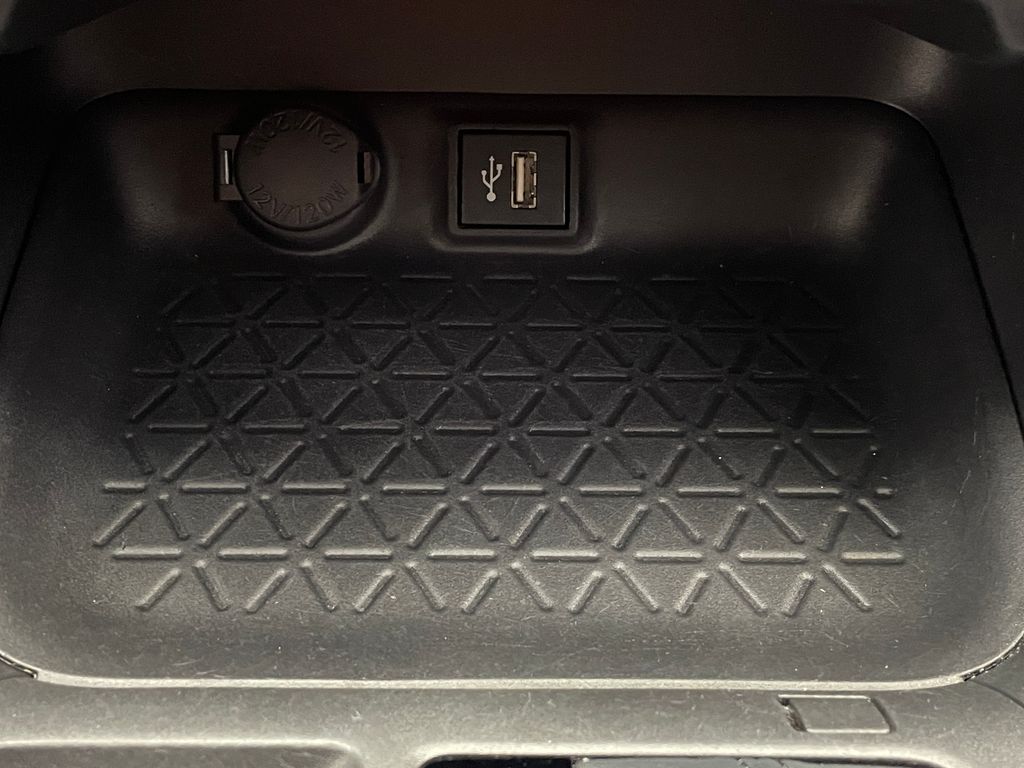 2023 Toyota RAV4 XLE 28