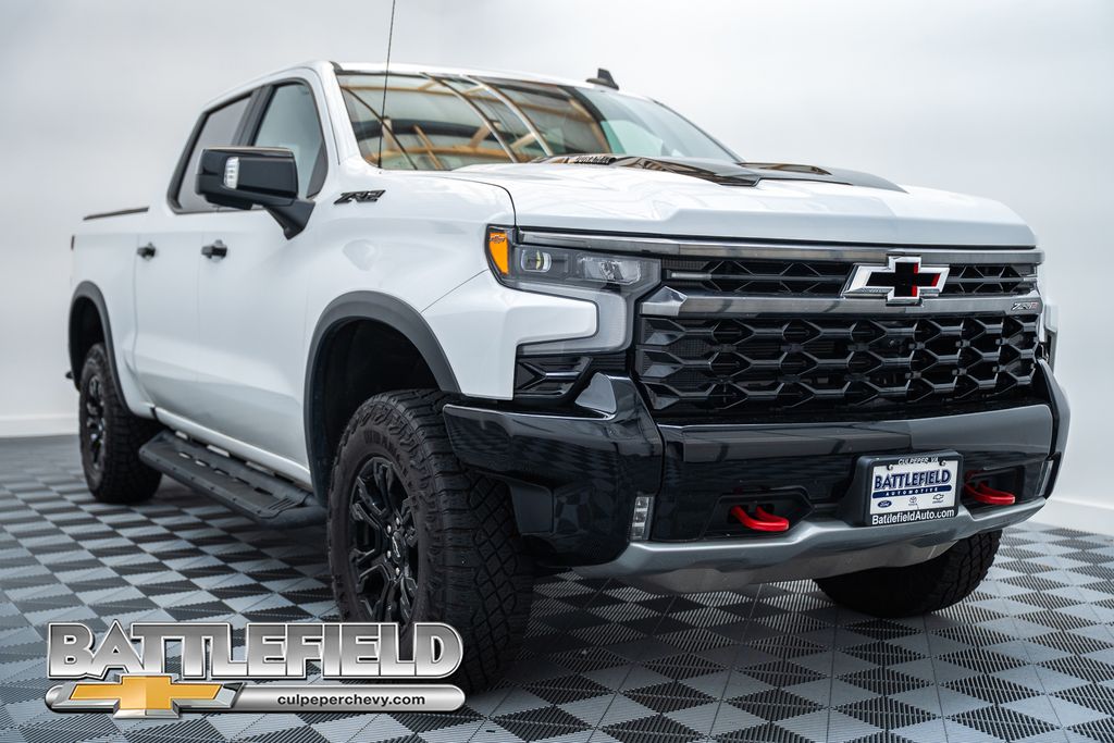 Summit White 2024 Chevrolet Silverado 1500 Pickup Truck Four-Wheel Drive Automatic