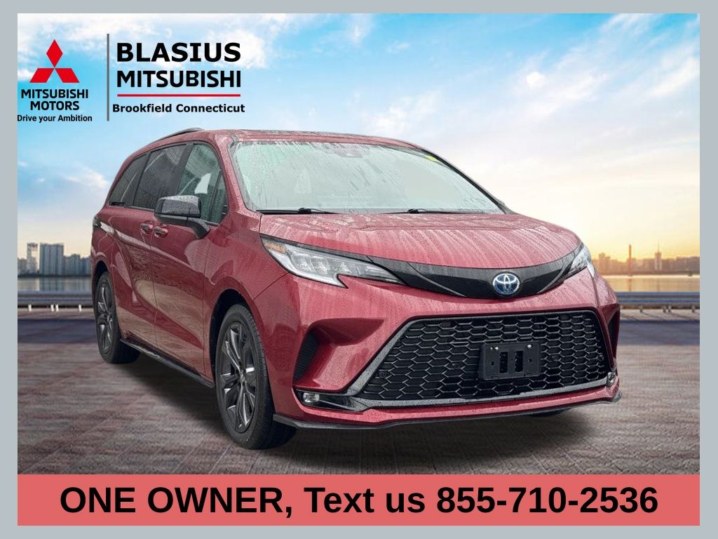 2025 Toyota Sienna XSE 7-Passenger FWD