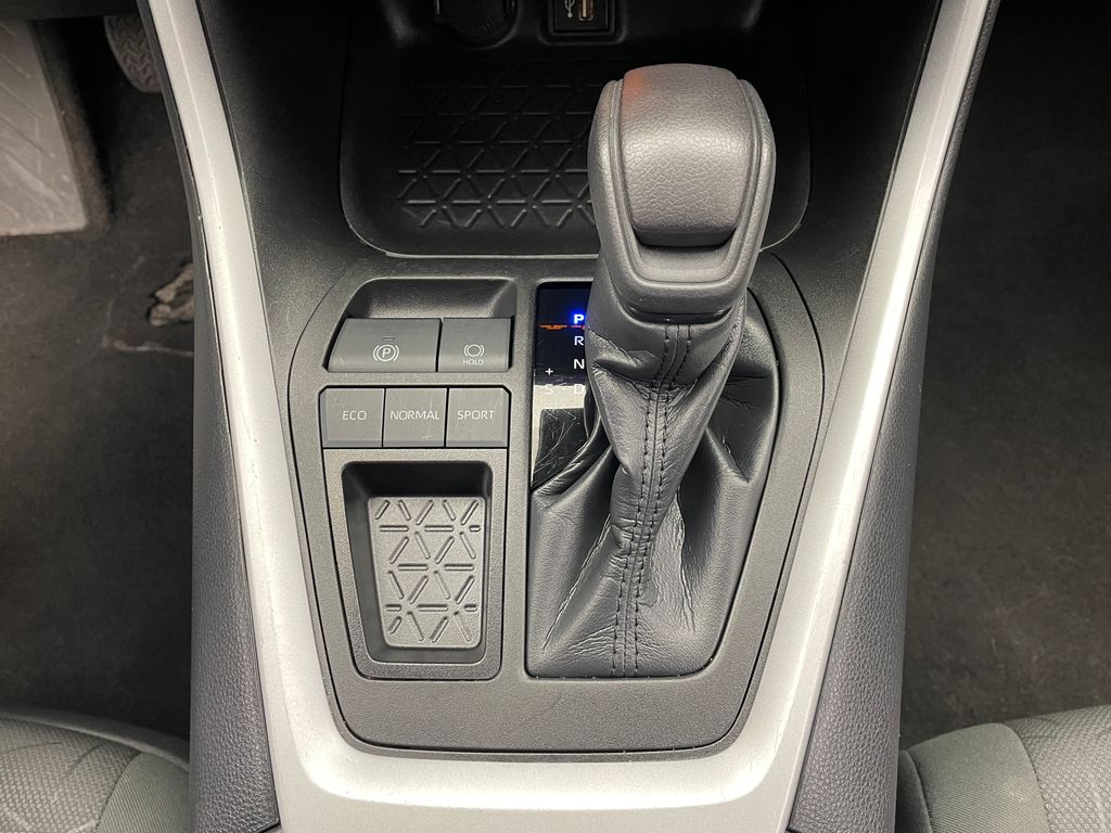 2023 Toyota RAV4 XLE 29