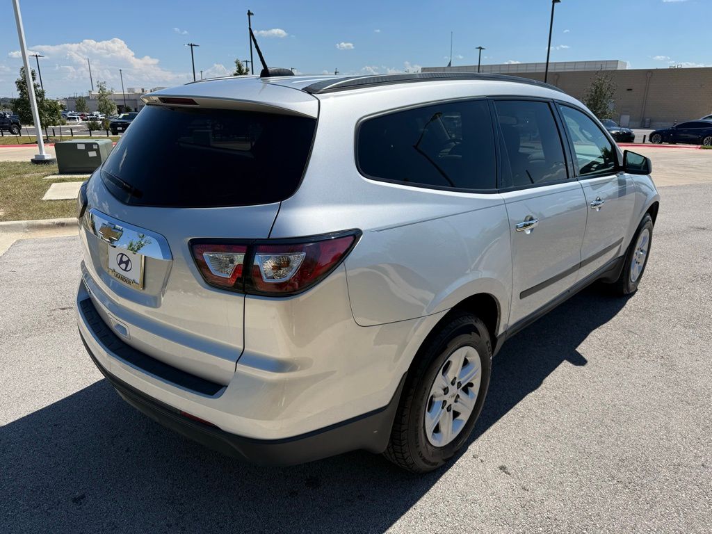 Thumbnail: 2017 Chevrolet Traverse - 5