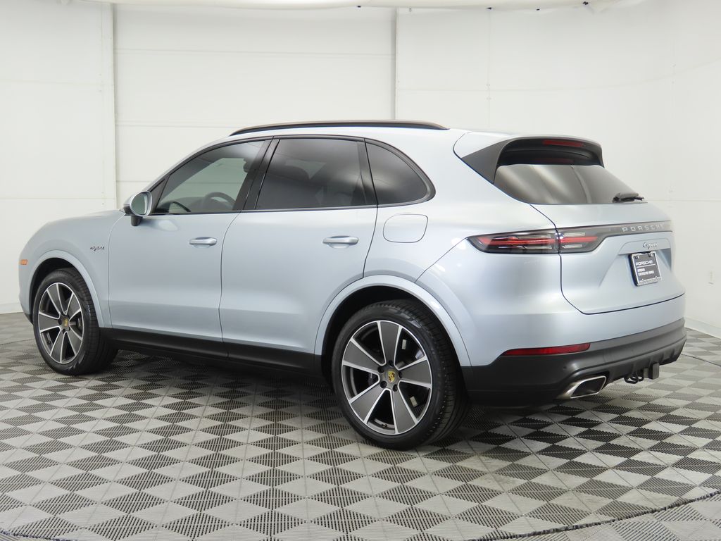 Thumbnail: 2020 Porsche Cayenne - 3