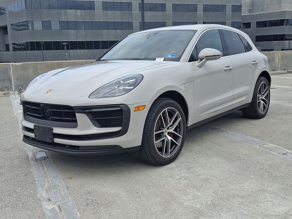 Thumbnail: 2023 Porsche Macan - 1