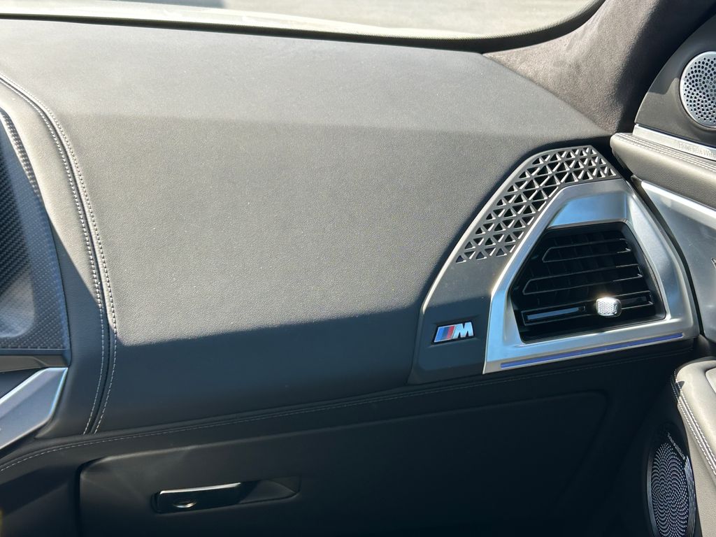 2025 BMW XM  26