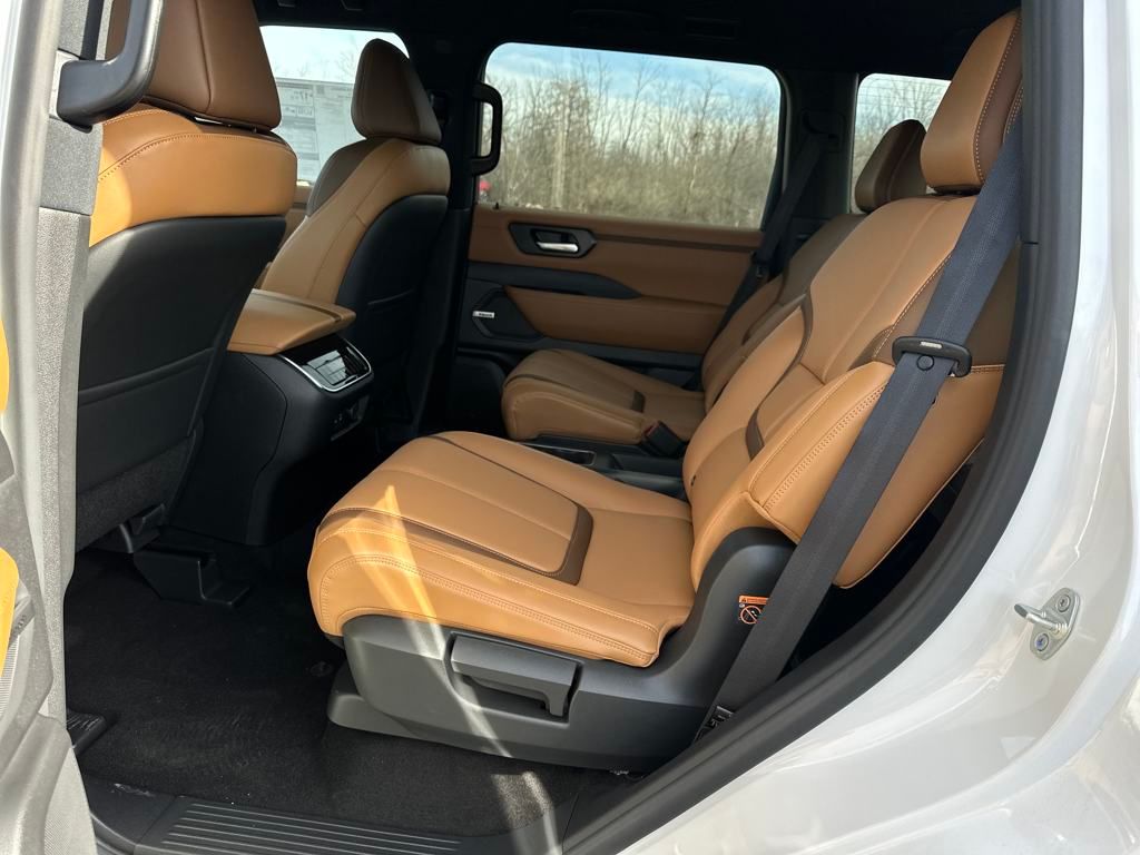 2025 Nissan Armada SL photo