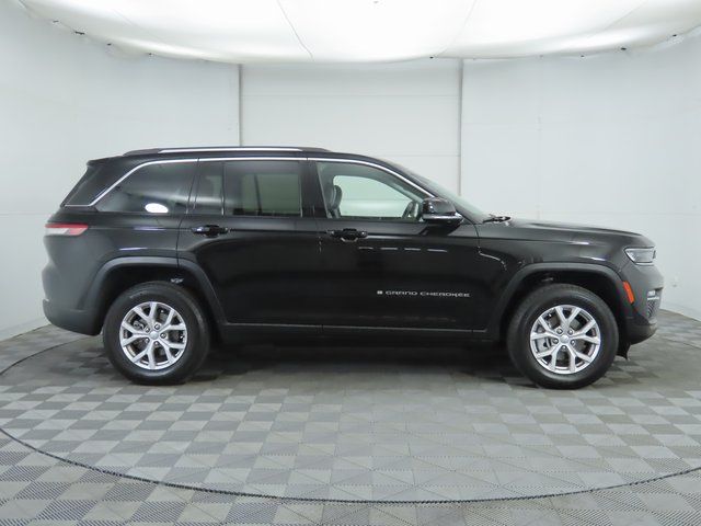 Thumbnail: 2022 Jeep Grand Cherokee - 4