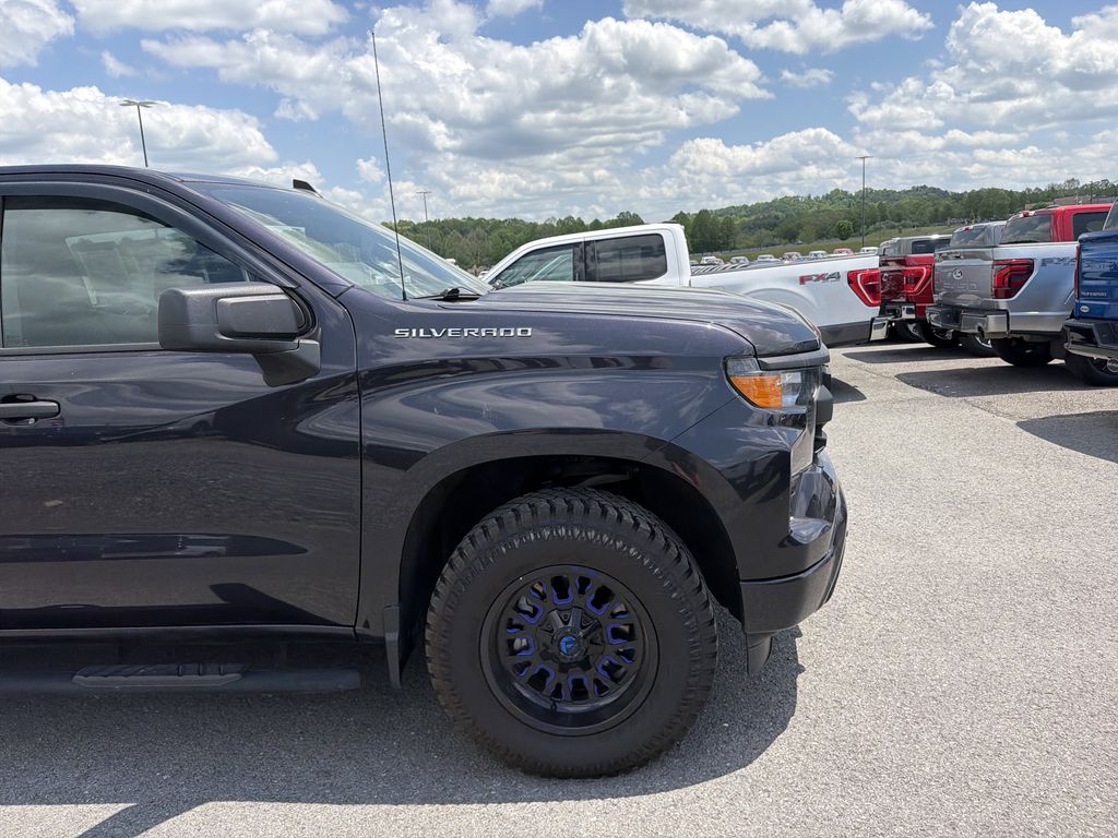 View vehicle photo 2