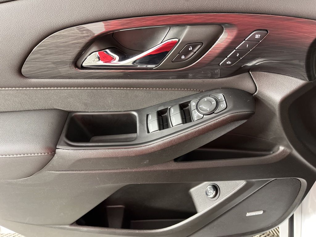 Thumbnail: 2023 Chevrolet Traverse - 28