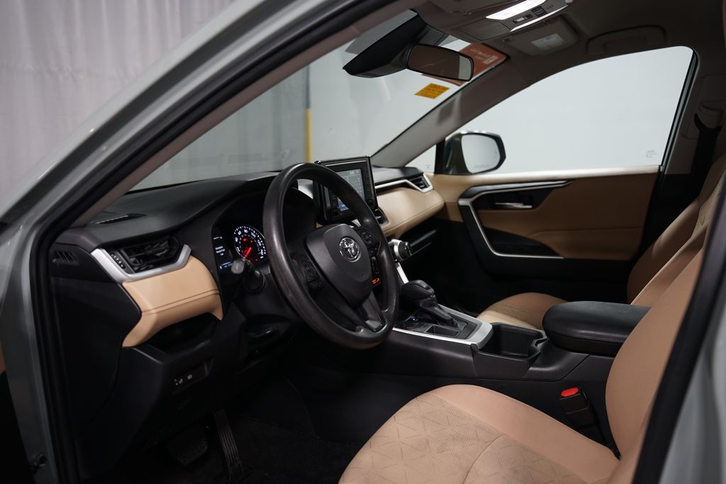 2022 Toyota RAV4 XLE 7