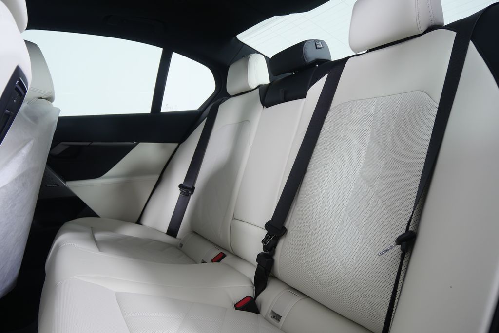 Thumbnail: 2026 BMW i5 - 16