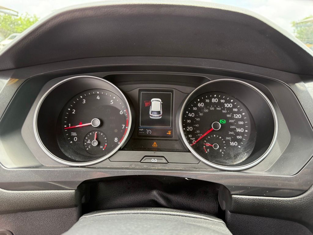 Thumbnail: 2018 Volkswagen Tiguan - 17