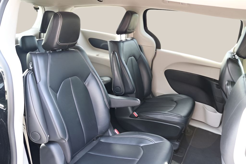 Used Car 2024 Chrysler Pacifica Hybrid  Select For Sale Under $30,000 In Austin, Texas