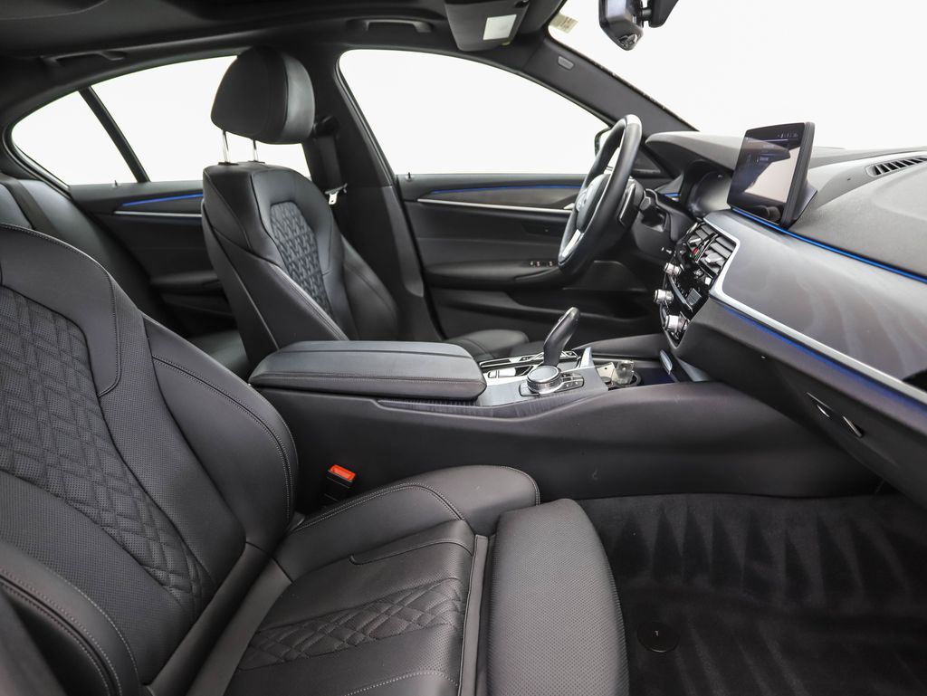 Thumbnail: 2023 BMW 5 Series - 31