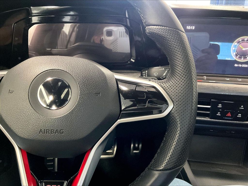 2022 Volkswagen Golf GTI — photo 24
