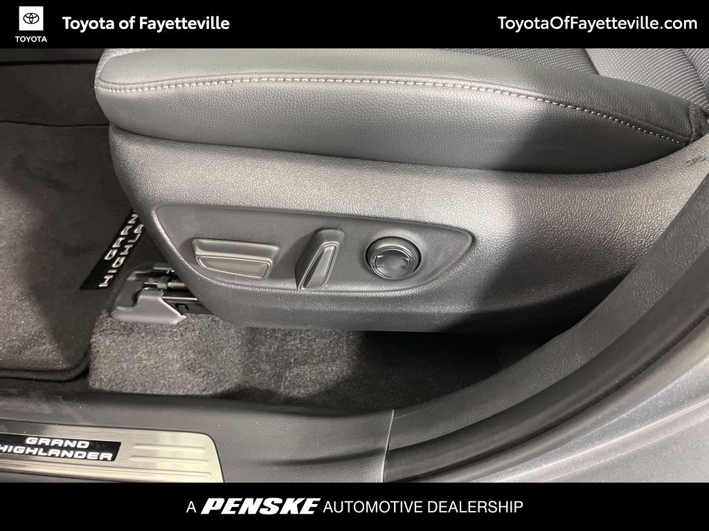 Thumbnail: 2026 Toyota Grand Highlander - 27