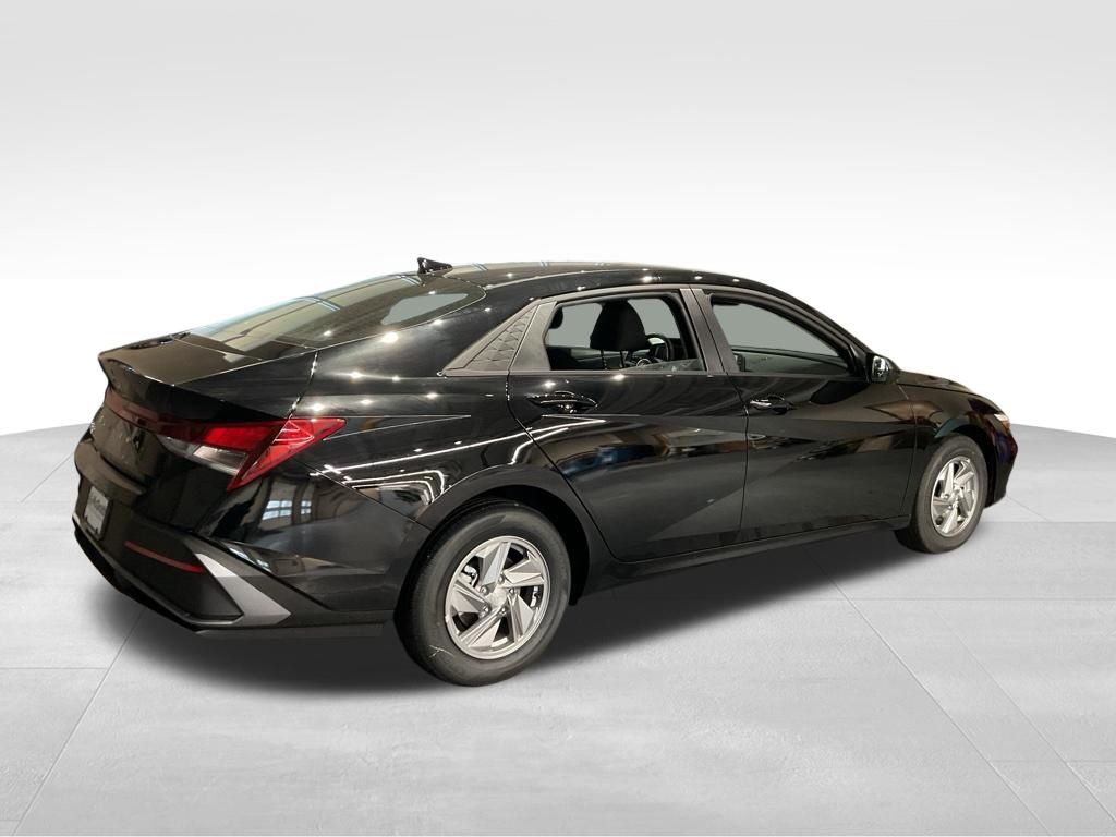 New 2026 Black Hyundai SE image 4