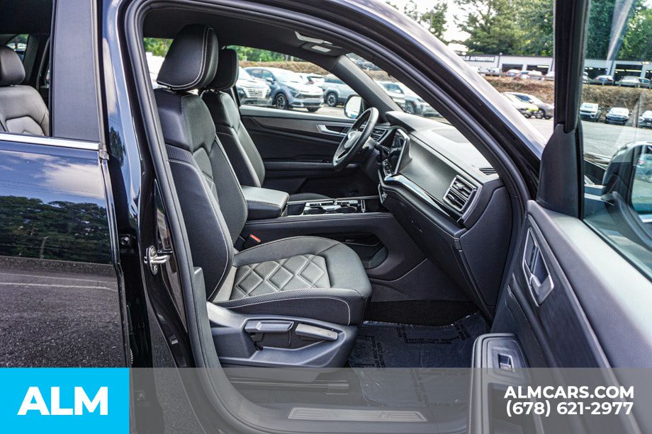Used 2025 Black Volkswagen 2.0T SE w/Technology image 23