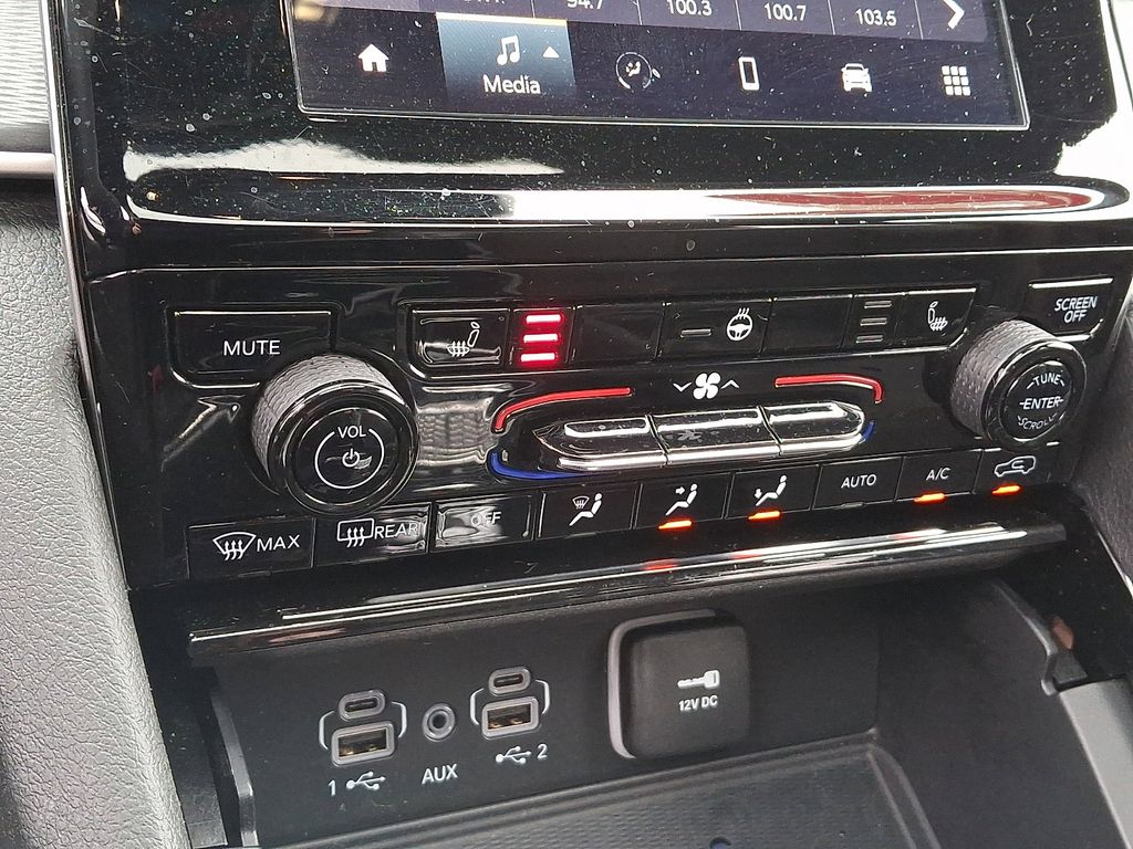 Thumbnail: 2023 Jeep Grand Cherokee - 16