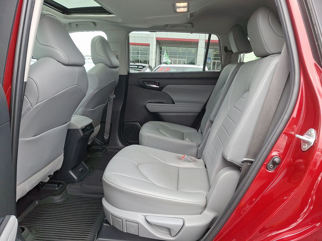 Thumbnail: 2020 Toyota Highlander - 10