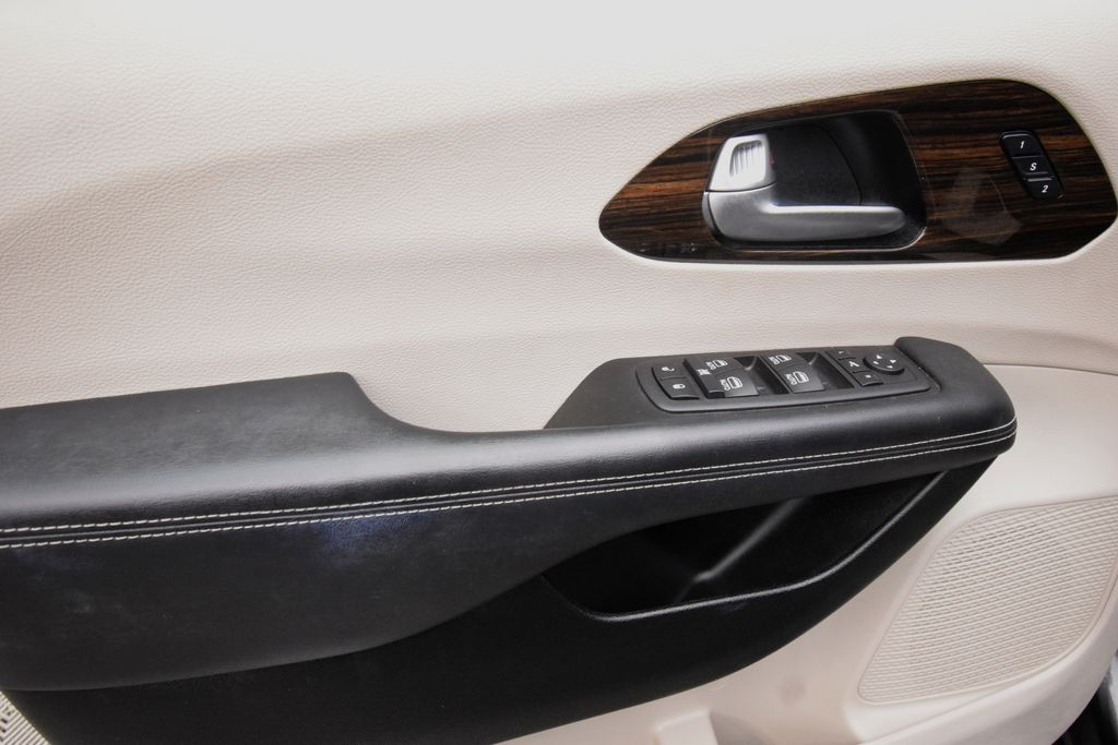 used 2023 Chrysler Pacifica car, priced at $27,900