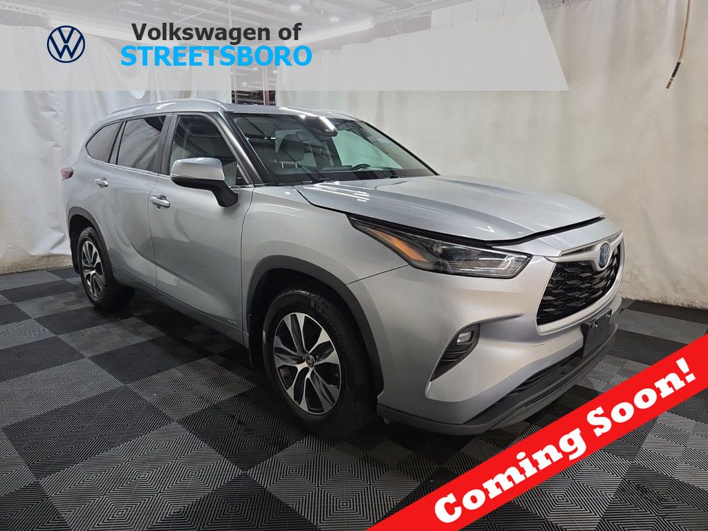 Celestial Silver Metallic 2024 Toyota Highlander Hybrid XLE AWD SUV / Crossover All-Wheel Drive Continuously Variable Transmission