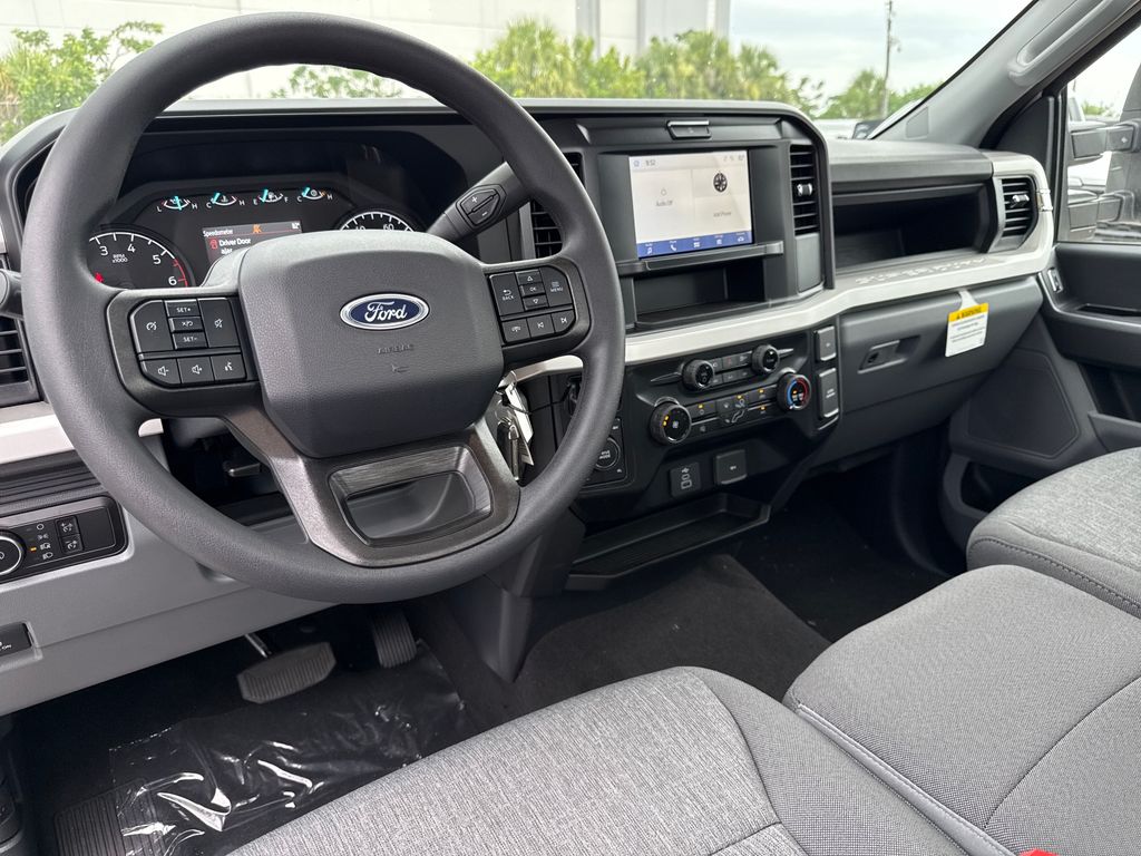 2025 Ford F-350 photo 4