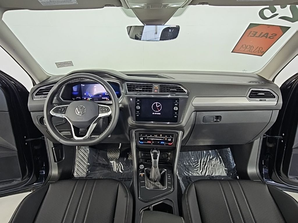 Thumbnail: 2023 Volkswagen Tiguan - 24