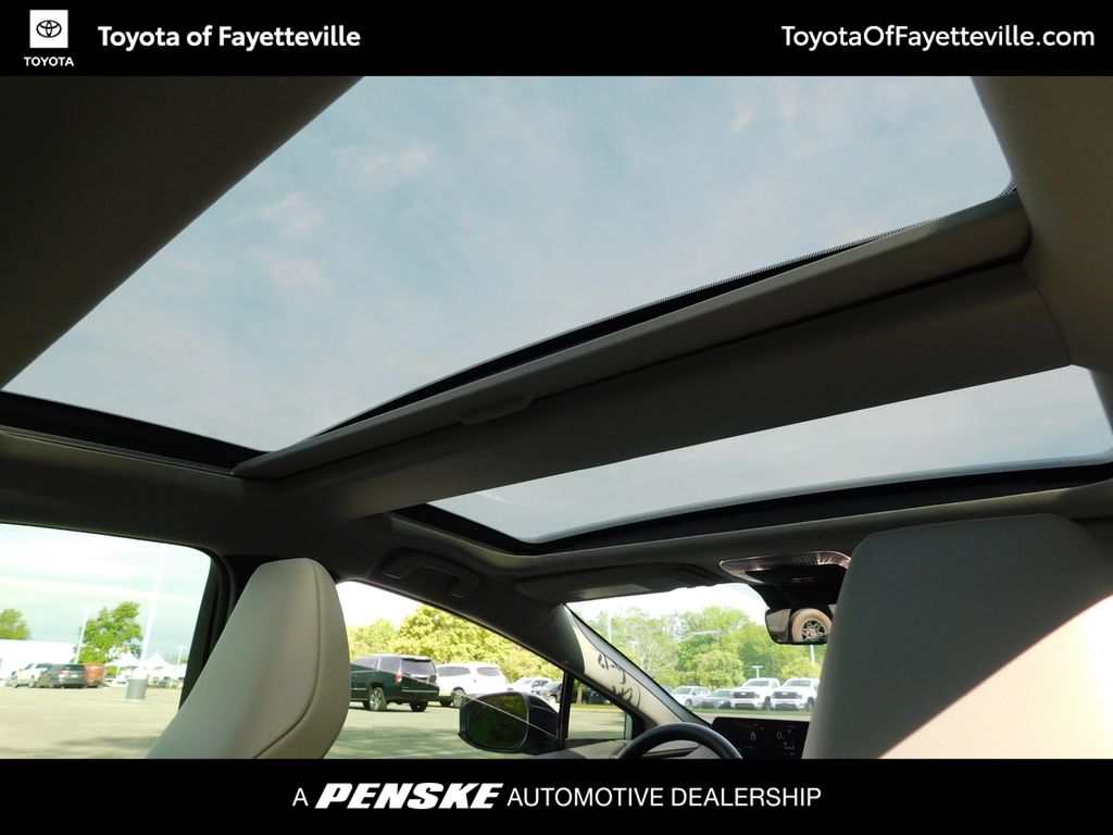 2024 Toyota Prius XLE 6