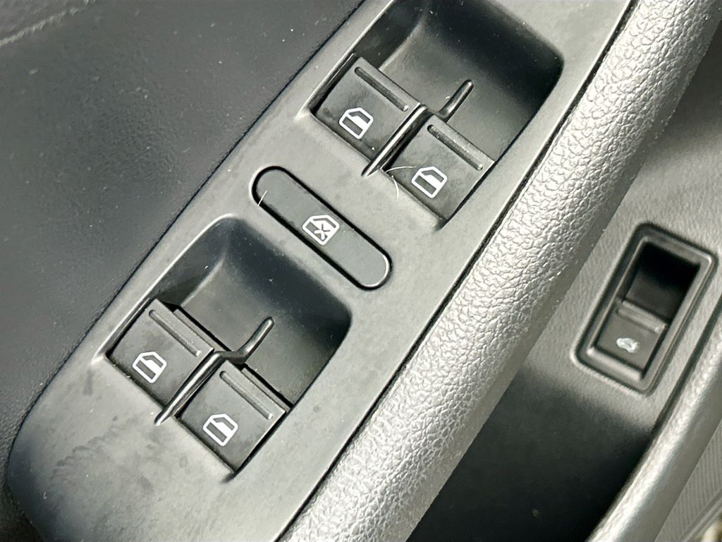 Thumbnail: 2018 Volkswagen Jetta - 21