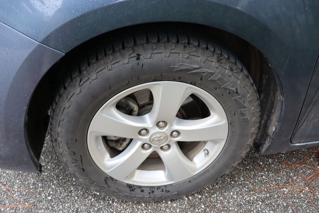 Thumbnail: 2014 Toyota Sienna - 4