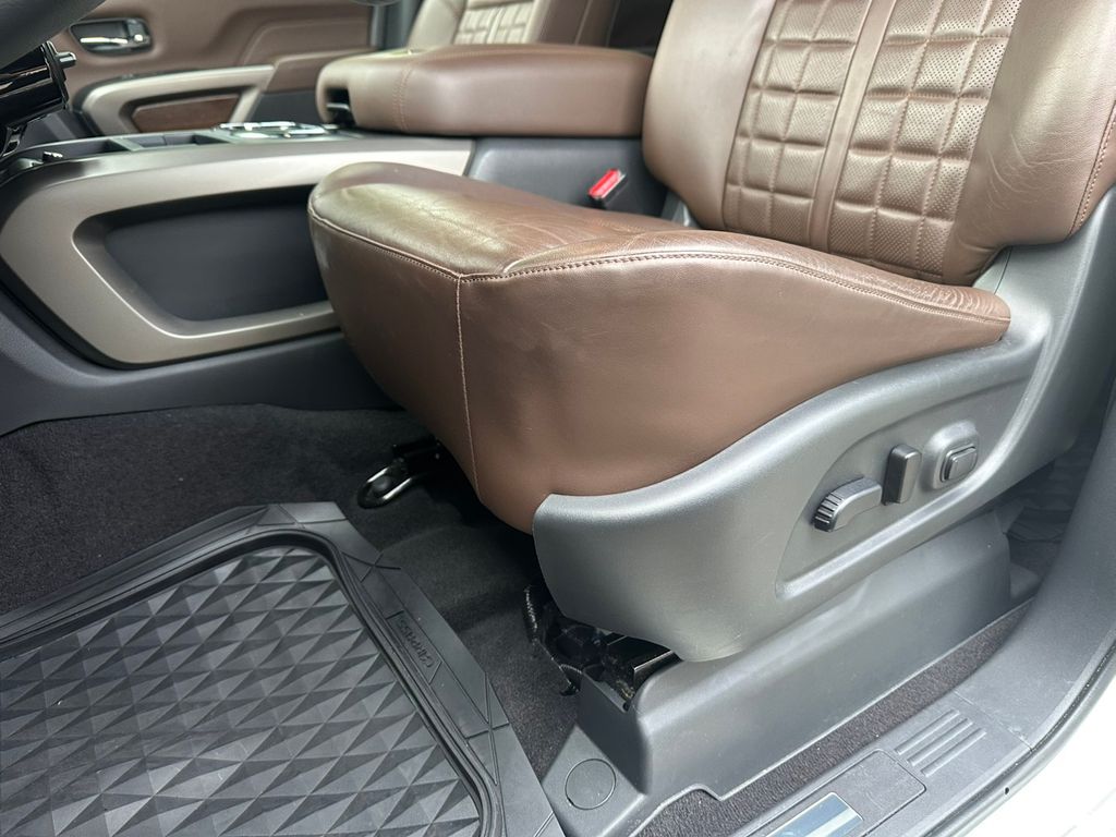 2023 Nissan Titan Platinum Reserve