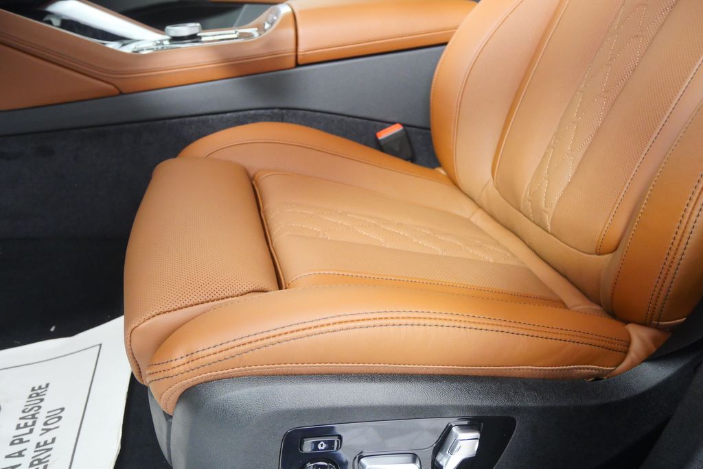 Thumbnail: 2027 BMW X6 - 9