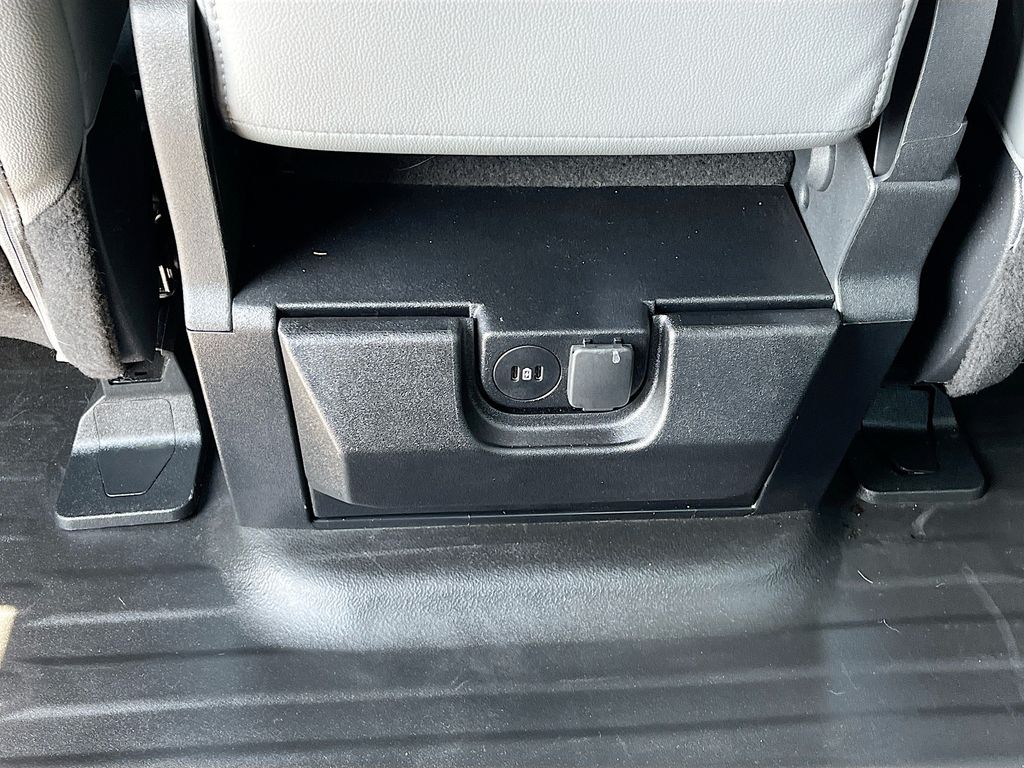 Used 2025 White Ford XL image 23
