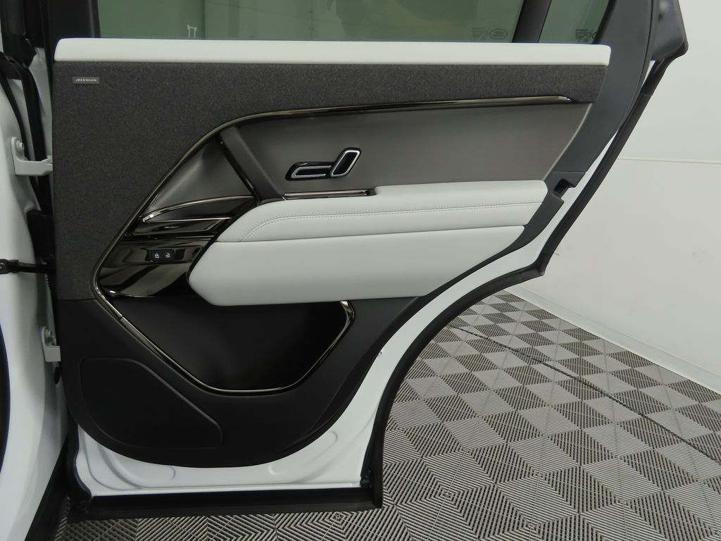 Thumbnail: 2025 Land Rover Range Rover Sport - 28